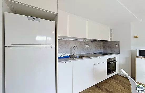 Renovated apartment with tourist license in the center of Rosas, 150m from the beach
