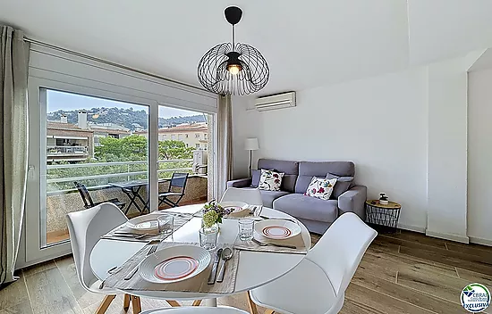 Renovated apartment with tourist license in the center of Rosas, 150m from the beach