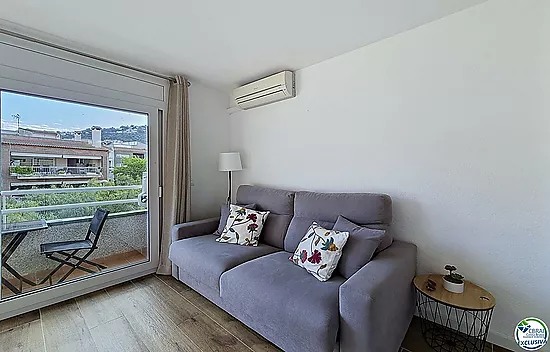 Renovated apartment with tourist license in the center of Rosas, 150m from the beach