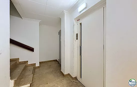 Renovated apartment with tourist license in the center of Rosas, 150m from the beach