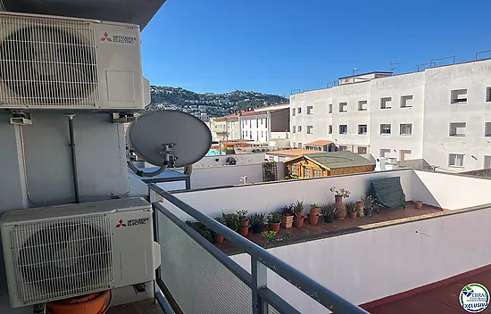 Gran piso en el centro de Roses con ascensor.