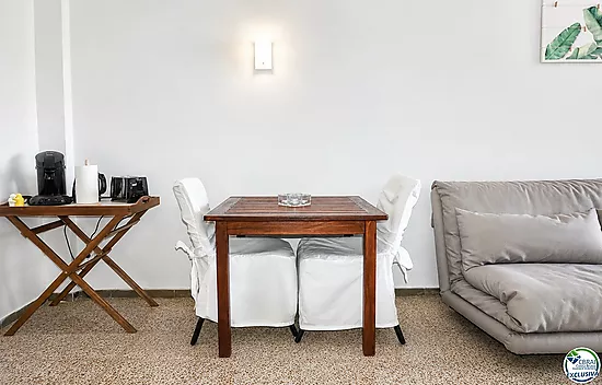 Apartment with spectacular canal views, just 3 minutes from Empuriabrava beach.