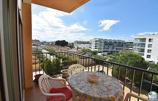 Apartment with Pool and Parking in Santa Margarita, Roses