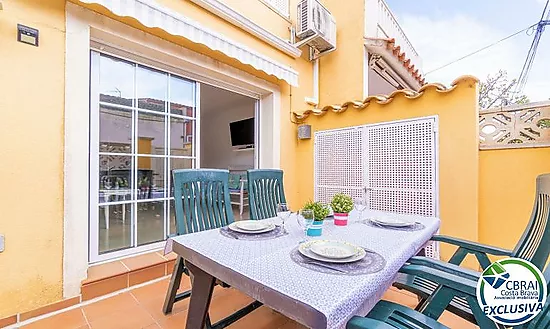 PUIGMAL Cozy house with a garage, a sunny terrace and a tourist license