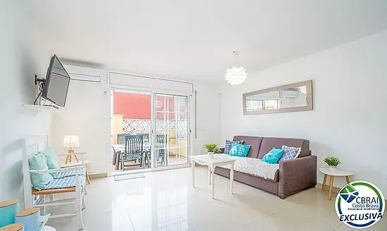 PUIGMAL Cozy house with a garage, a sunny terrace and a tourist license