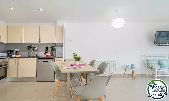 PUIGMAL Cozy house with a garage, a sunny terrace and a tourist license