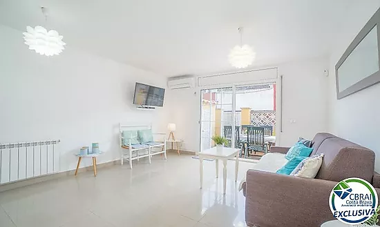 PUIGMAL Cozy house with a garage, a sunny terrace and a tourist license