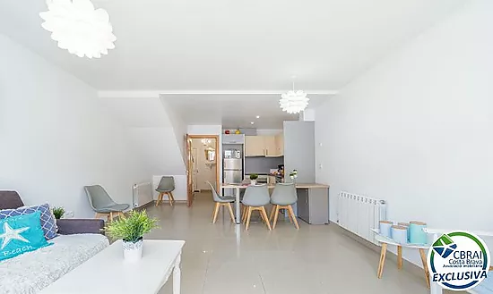 PUIGMAL Cozy house with a garage, a sunny terrace and a tourist license