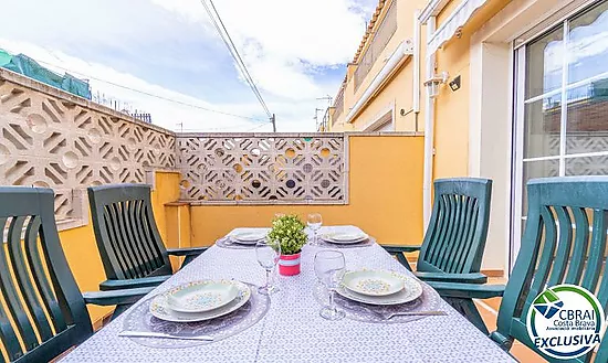 PUIGMAL Cozy house with a garage, a sunny terrace and a tourist license