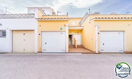 PUIGMAL Cozy house with a garage, a sunny terrace and a tourist license