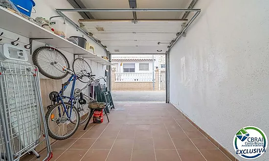 PUIGMAL Cozy house with a garage, a sunny terrace and a tourist license
