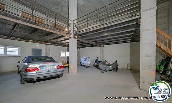 Entrepôt de 165 m² avec appartement
