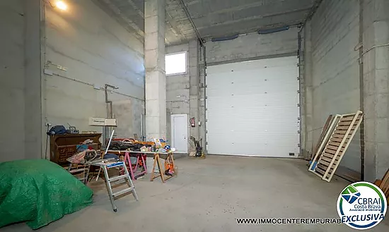 Entrepôt de 165 m² avec appartement