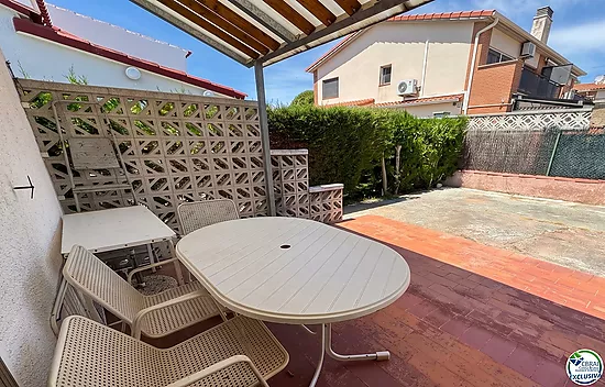 Unique opportunity in Mas Matas, Roses — Semi-detached house with private plot, ready for your renov