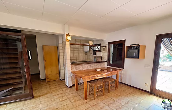 Unique opportunity in Mas Matas, Roses — Semi-detached house with private plot, ready for your renov