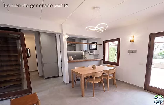 Unique opportunity in Mas Matas, Roses — Semi-detached house with private plot, ready for your renov