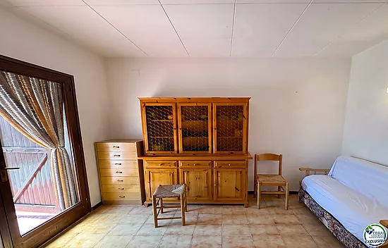 Unique opportunity in Mas Matas, Roses — Semi-detached house with private plot, ready for your renov