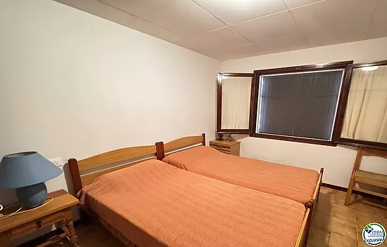 Unique opportunity in Mas Matas, Roses — Semi-detached house with private plot, ready for your renov