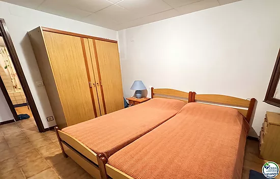 Unique opportunity in Mas Matas, Roses — Semi-detached house with private plot, ready for your renov