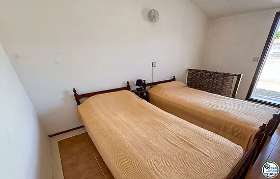 Unique opportunity in Mas Matas, Roses — Semi-detached house with private plot, ready for your renov