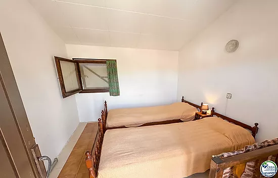 Unique opportunity in Mas Matas, Roses — Semi-detached house with private plot, ready for your renov