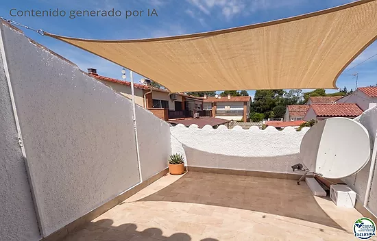 Unique opportunity in Mas Matas, Roses — Semi-detached house with private plot, ready for your renov