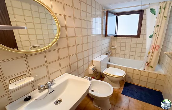 Unique opportunity in Mas Matas, Roses — Semi-detached house with private plot, ready for your renov