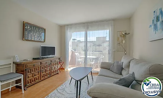 Central penthouse with private solarium and sea views in Empuriabrava