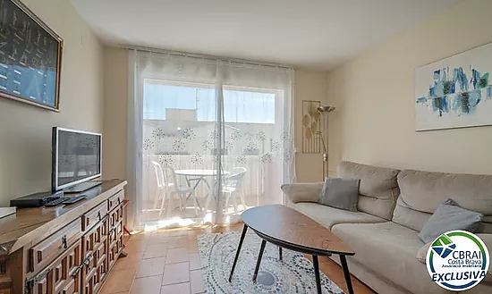 Central penthouse with private solarium and sea views in Empuriabrava