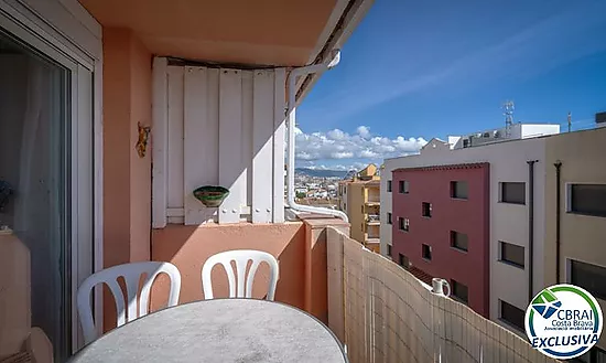 Central penthouse with private solarium and sea views in Empuriabrava