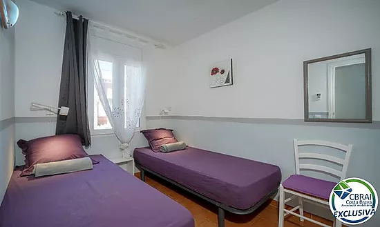 Central penthouse with private solarium and sea views in Empuriabrava