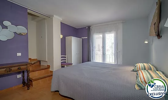 Central penthouse with private solarium and sea views in Empuriabrava
