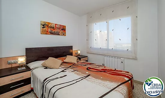 Apartamento idealmente situado en primera línea de mar en Empuriabrava