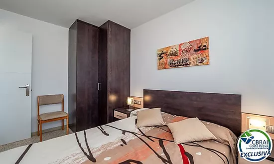 Apartamento idealmente situado en primera línea de mar en Empuriabrava