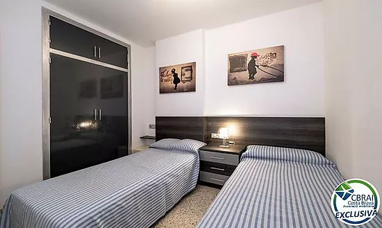 Apartamento idealmente situado en primera línea de mar en Empuriabrava