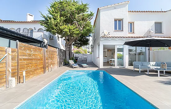 Elegant Waterfront villa with pool, private mooring and direct canal access in Santa Margarita