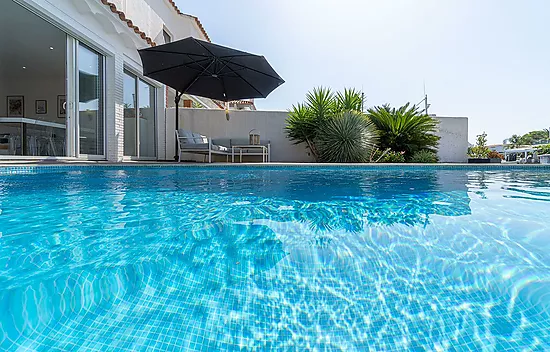 Elegant Waterfront villa with pool, private mooring and direct canal access in Santa Margarita