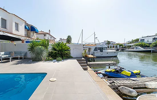 Elegant Waterfront villa with pool, private mooring and direct canal access in Santa Margarita