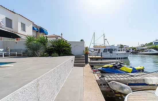 Elegant Waterfront villa with pool, private mooring and direct canal access in Santa Margarita