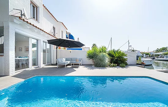 Elegant Waterfront villa with pool, private mooring and direct canal access in Santa Margarita
