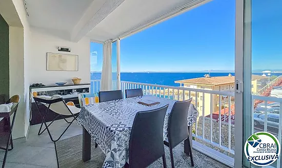 Wake up by the Mediterranean – Apartment with pool, private parking and sea views in Roses Lighthous