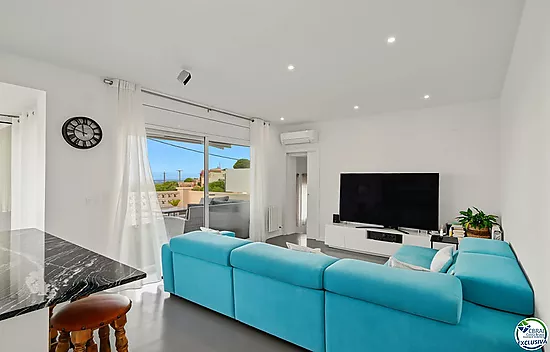 Casa con licencia turística, piscina y vistas a la bahía de Roses