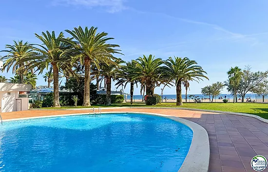 Estudio con piscina y vista lateral al mar — Santa Margarida, Roses