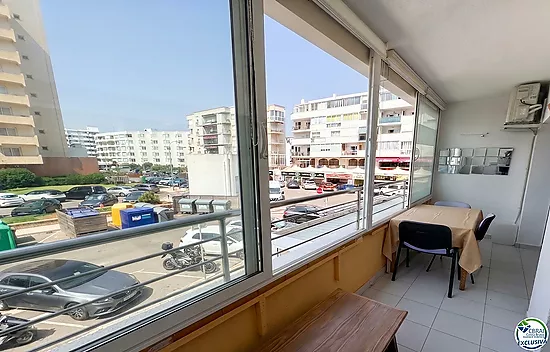 Estudio con piscina y vista lateral al mar — Santa Margarida, Roses
