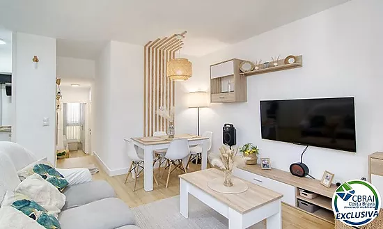 Renovated 2-bedroom apartment 400 metres from the sea in the centre of Roses