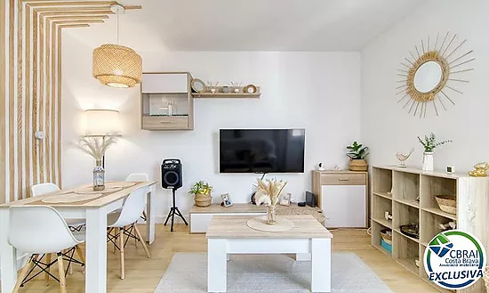 Renovated 2-bedroom apartment 400 metres from the sea in the centre of Roses