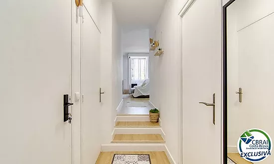 Renovated 2-bedroom apartment 400 metres from the sea in the centre of Roses
