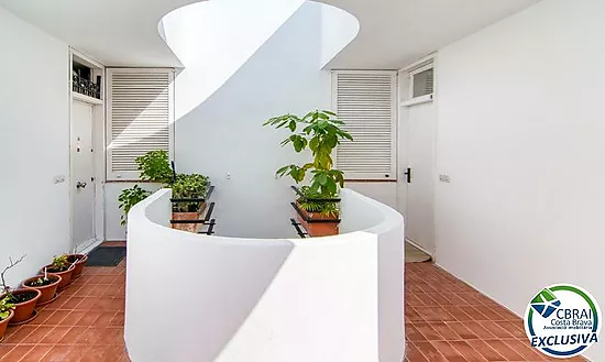 Renovated 2-bedroom apartment 400 metres from the sea in the centre of Roses