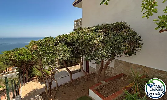 Exclusive villa with spectacular panoramic sea views in El Port de la Selva
