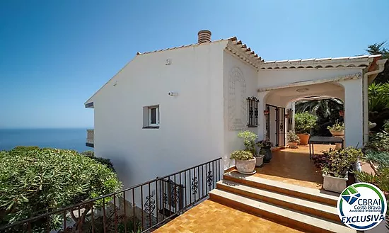 Exclusive villa with spectacular panoramic sea views in El Port de la Selva